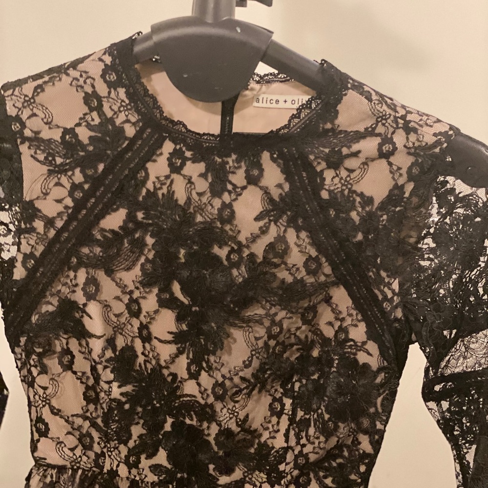 Black ,lace ALICE+OLIVIA dress size 0.never worn.